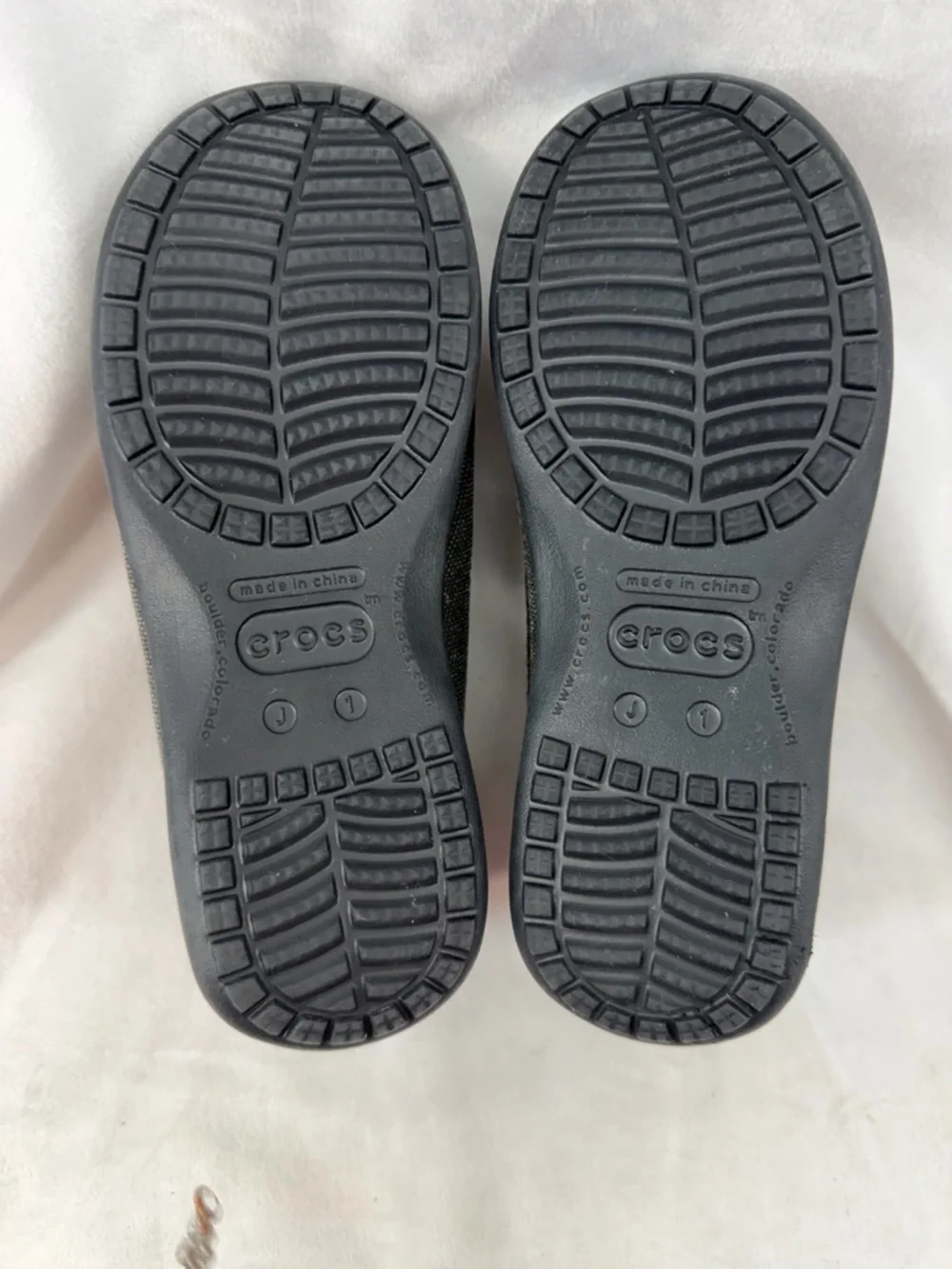 Crocs Santa Cruz size 1 Casual Grey Slip-On Canvas Shoes